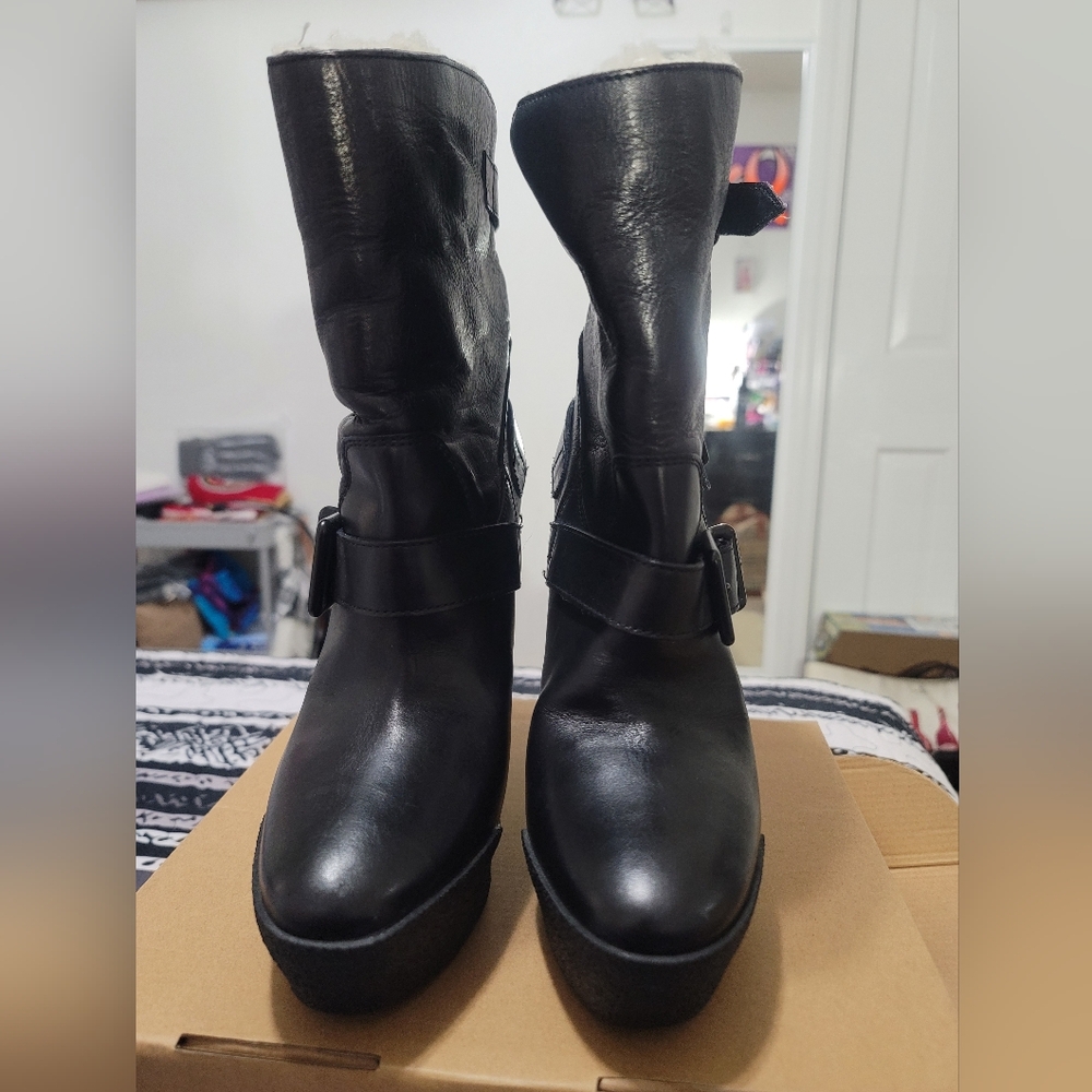 Burberry Authentic Biker Ankle Shearling Lined Boot In Black Size 9 (40)